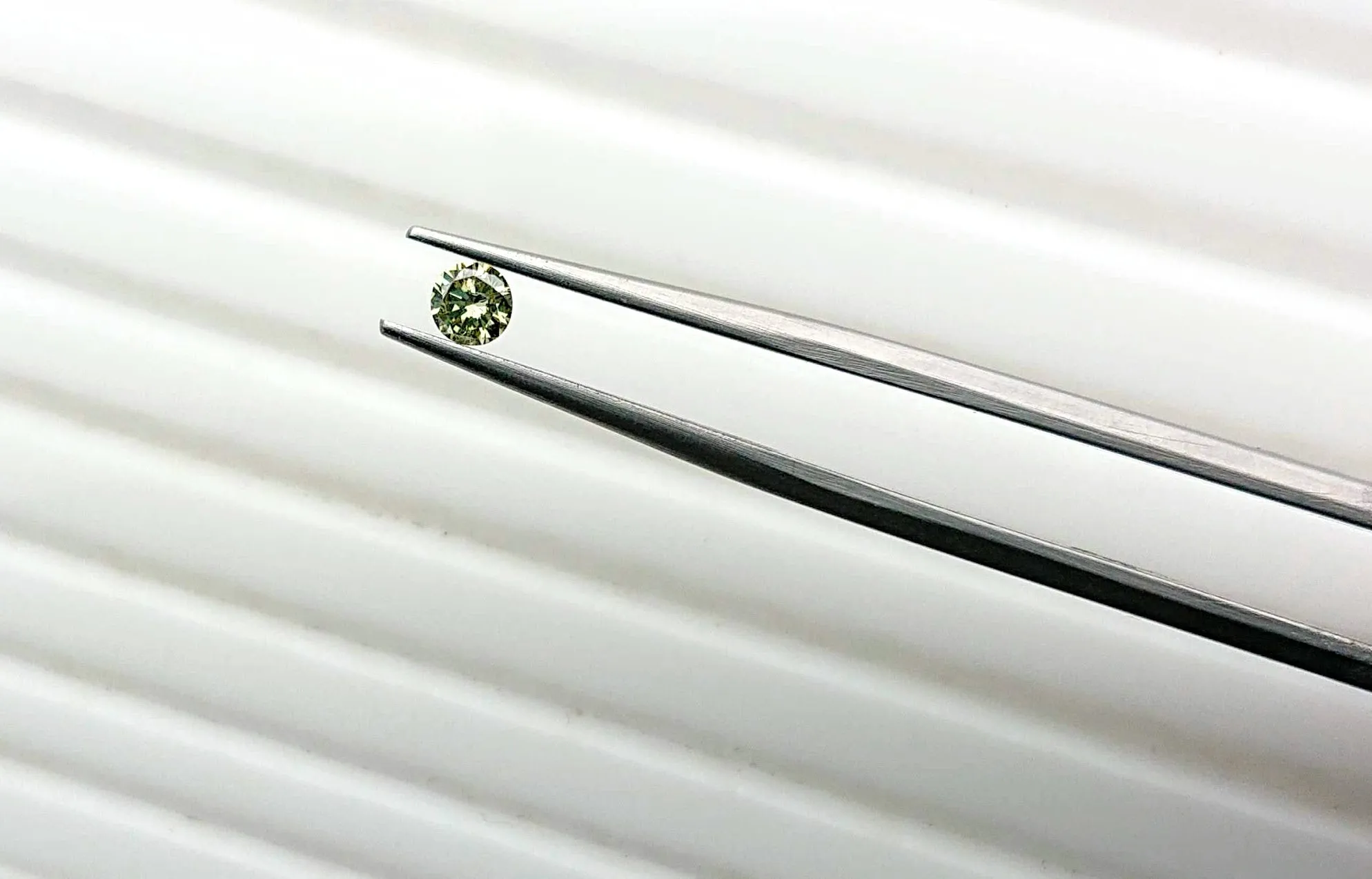 Chameleon Diamond, Round 0.16ct GIA Certified