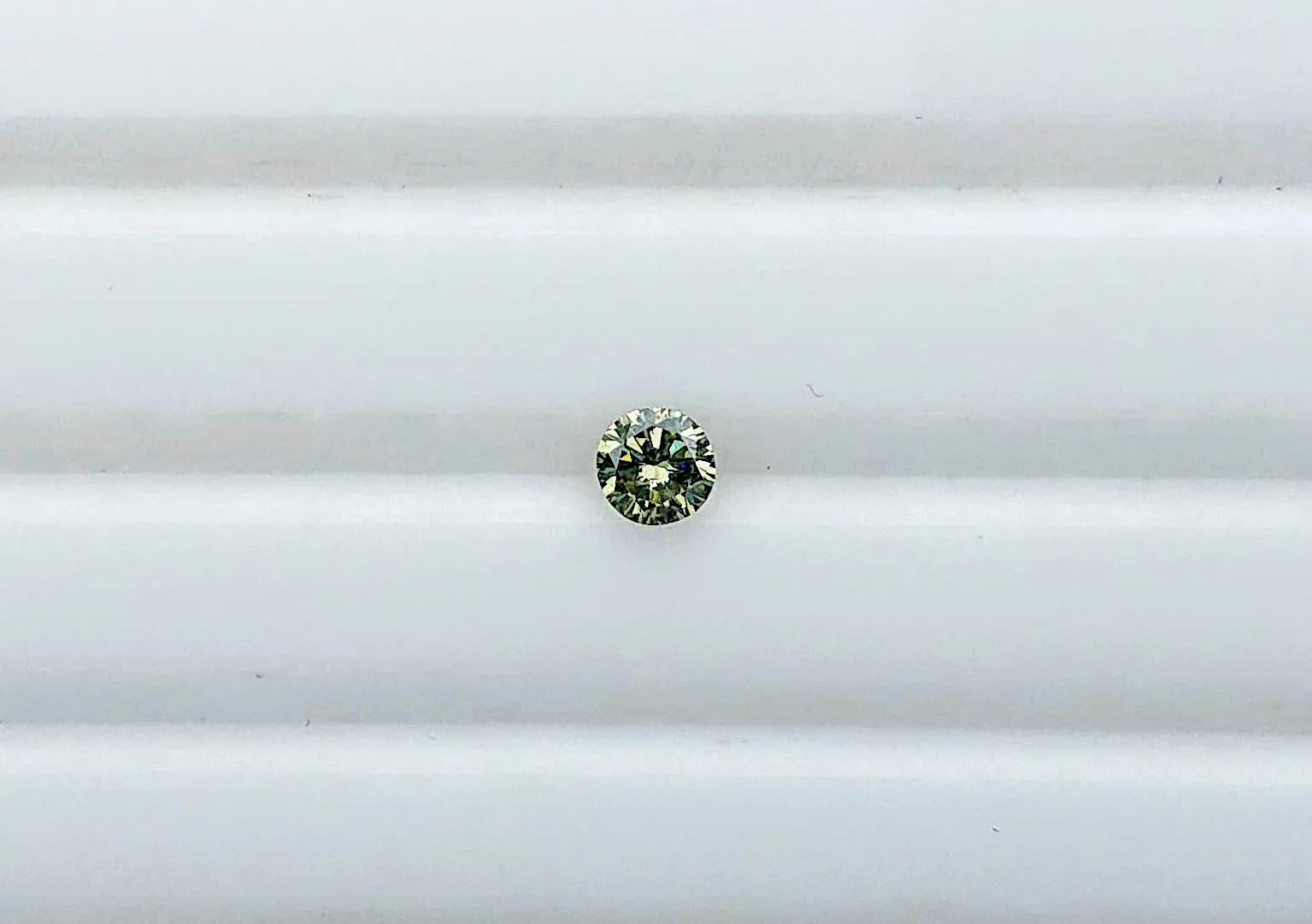Chameleon Diamond, Round 0.16ct GIA Certified
